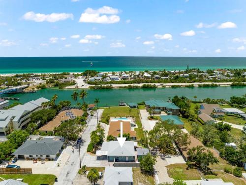 an aerial view of a resort near the ocean at Poco Tortuga in Nokomis