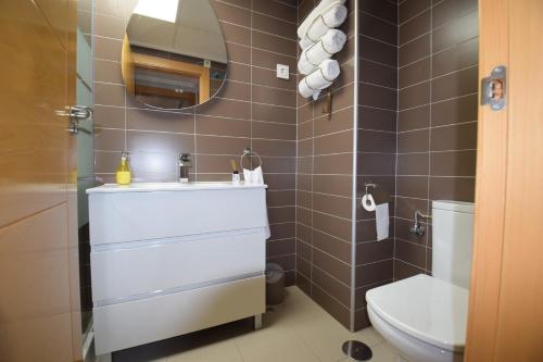 a bathroom with a sink and a toilet at Parque 27 in Cartagena