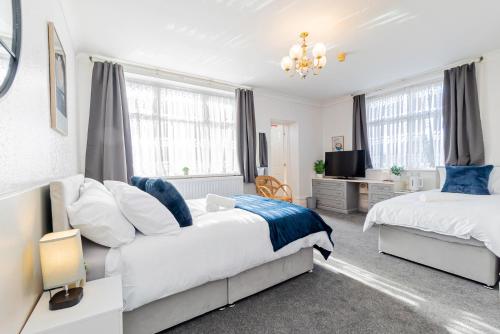 Postel nebo postele na pokoji v ubytování Rising Sun Hotel