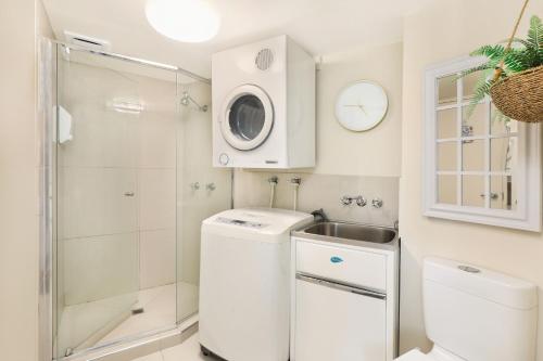 Koupelna v ubytování Central Mooloolaba Beachfront Apartment - Located in Sandcastles Resort