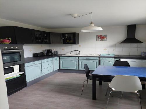 Photo de la galerie de l'établissement House in Vaison La Romaine with Heated Pool, à Vaison-la-Romaine