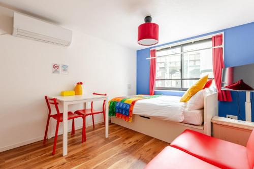 a small bedroom with a bed and a table at 浅草橋201 in Tokyo