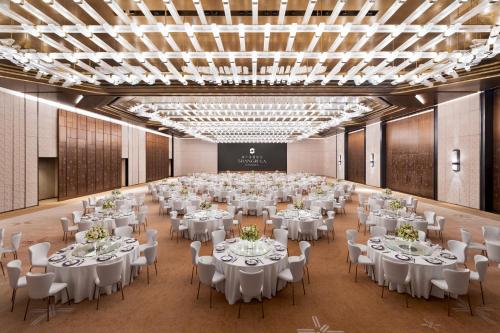 a large banquet hall with white tables and chairs at Shangri-La Nanning - The tallest hotel worldwide in Shangri-La Group in Nanning
