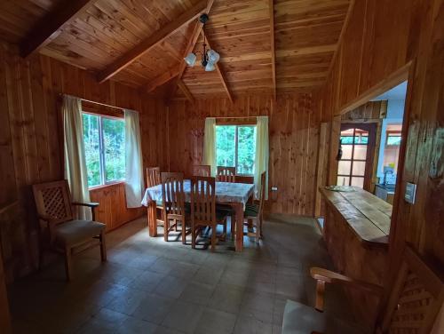 a dining room with a table and chairs at Cabaña Leandro Lago Panguipulli in Panguipulli
