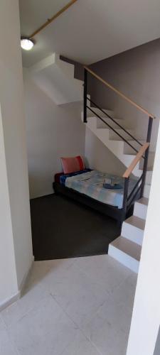 a bedroom with a bunk bed in a stair case at Casa San Andres in Tzompantepec