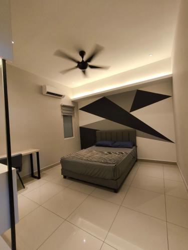 a bedroom with a ceiling fan and a bed at Venus Home Retreat - Pool,Gym,Playground,Rooftop Garden View in Kampong Lumut Kiri