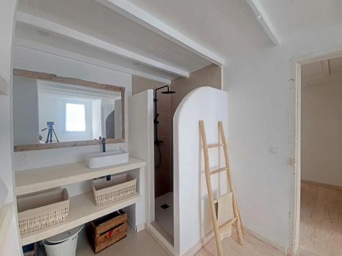 a bathroom with a sink and a mirror and a ladder at Maison tradition. rénovée, 3 min de la plage, idéale pour 9 pers. - FR-1-475-215 in Saintes-Maries-de-la-Mer