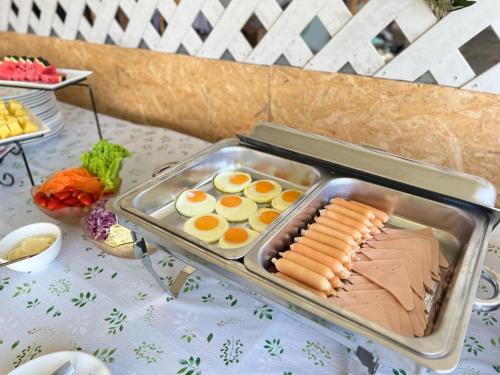 a tray of eggs and hot dogs on a table at เคียงดาว โฮมสเตย์ แก่งกระจาน in Ban Song Phi Nong