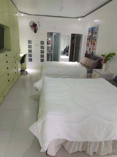 Katil atau katil-katil dalam bilik di Big room with two queen bed