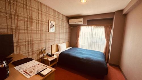 Postel nebo postele na pokoji v ubytování Sun Hotel Funabashi