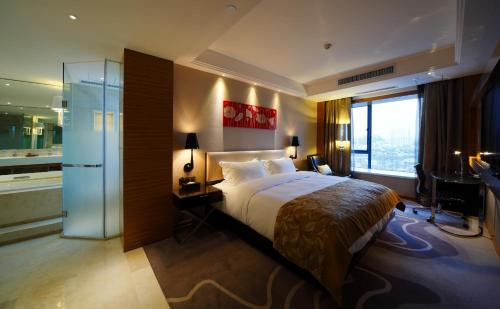 Una cama o camas en una habitación de DW Hotel