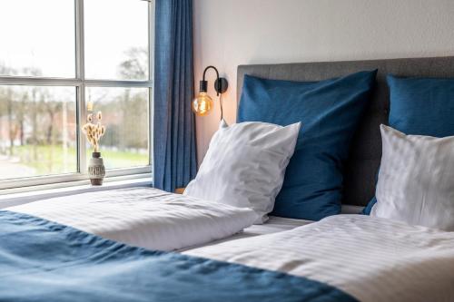 Postel nebo postele na pokoji v ubytování Marsk Hotellet
