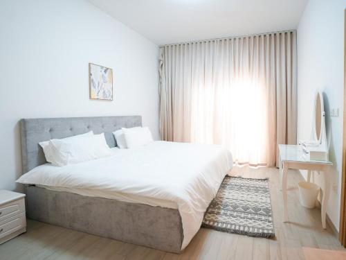 Postel nebo postele na pokoji v ubytování Luxury 2 bedroom villa pool beach gym access