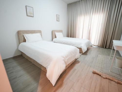 Postel nebo postele na pokoji v ubytování Luxury 2 bedroom villa pool beach gym access