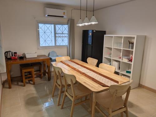 Køkken eller tekøkken på Centrally Located 3 BR house in Hua Hin