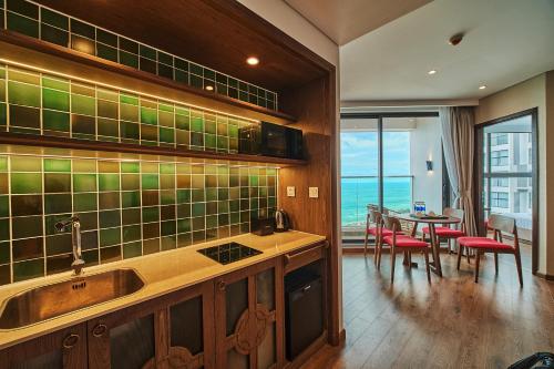 Dapur atau dapur kecil di The Raclay Mandala Resident - Just 15 minutes from the Mui Ne Red Sand Dunes