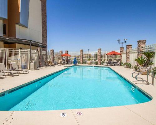 Comfort Suites Glendale - State Farm Stadium Area Image