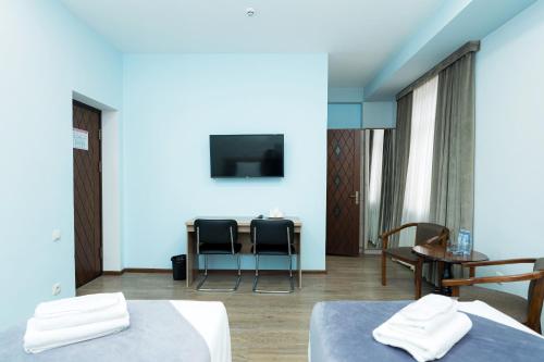 Телевизор и/или развлекательный центр в Diamond Hotel Tashkent