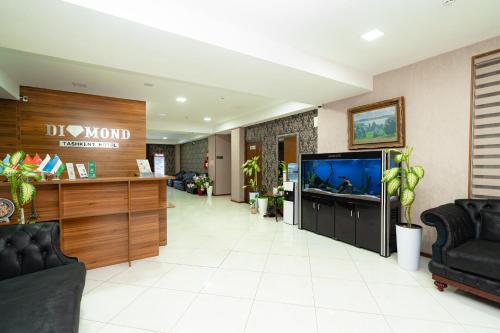 Телевизор и/или развлекательный центр в Diamond Hotel Tashkent