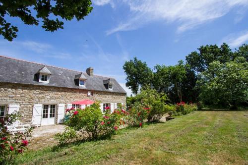 Tipoz'immo - 10pax family house near Kermor beach - garden -Wifi included