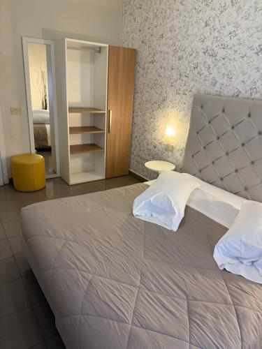 Una cama o camas en una habitación de New H Marte 81