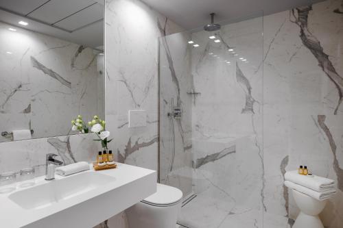 Ένα μπάνιο στο Hotel Maddalena