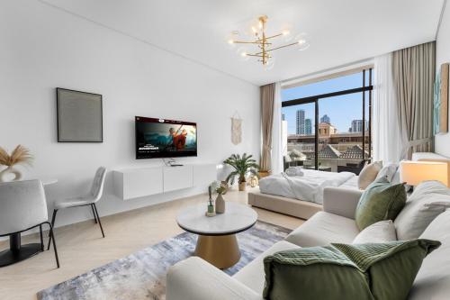 Waves - Elegant & Lavish Studio Apt for 4 in JVC
