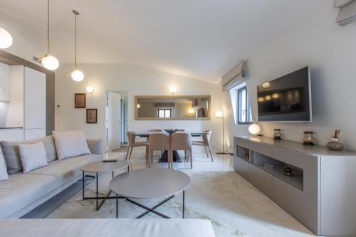 Heart of Cannes Luxury Stay - Steps from Beach & Palais