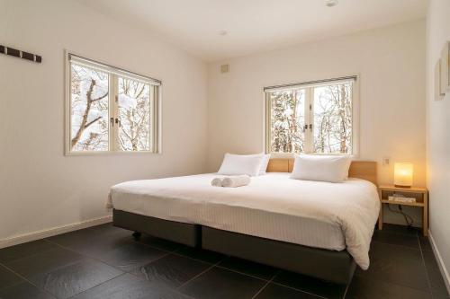 Postel nebo postele na pokoji v ubytování Powdersuites by The Hakuba Collection