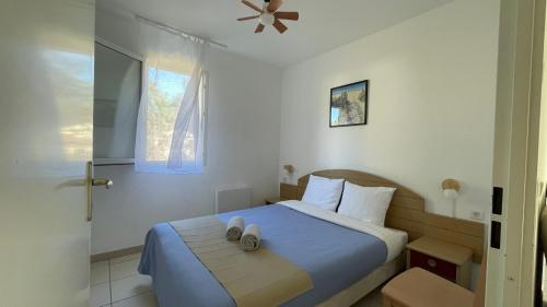 Ένα ή περισσότερα κρεβάτια σε δωμάτιο στο Chalet paisible à la plage, piscine et tennis