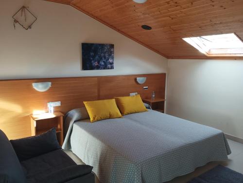 Ένα ή περισσότερα κρεβάτια σε δωμάτιο στο Hotel Valdoviño