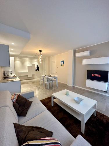 Foto Bilocale con Terrazzo e Garage in Centro Bergamo 1