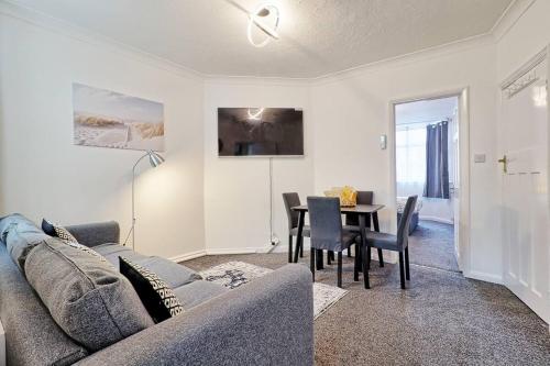 a living room with a couch and a table at Spacious 4 Bedroom Home - Sleeps Up to 9 Guests in Chelmsford
