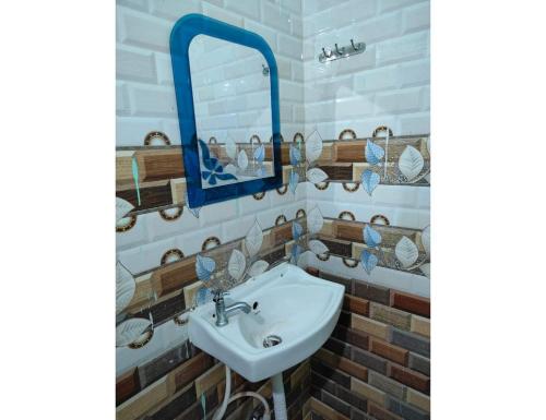 A bathroom at Ma Parvati residency, Chitrakoot
