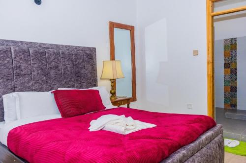 Katil atau katil-katil dalam bilik di Nanyuki holiday home