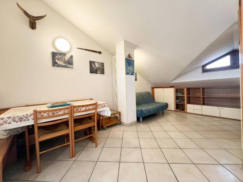 a living room with a table and a couch at 48 Trilocale vista mare in Bellaria-Igea Marina