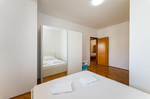 Cozy Apartments Bacho near Beach