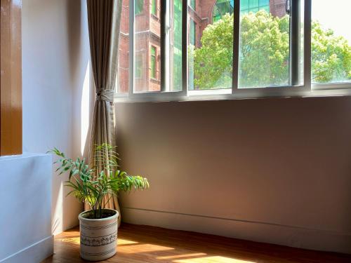 Imagen de la galería de Charming Industrial studio apartment, en Katmandú