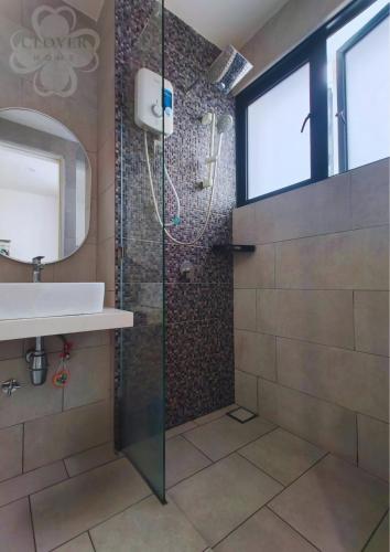 Bilik mandi di The Shore Studio Partial Seaview by Clover Home A1817
