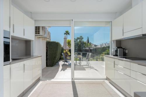 Beautiful 3BR with Garden & Pool Access
