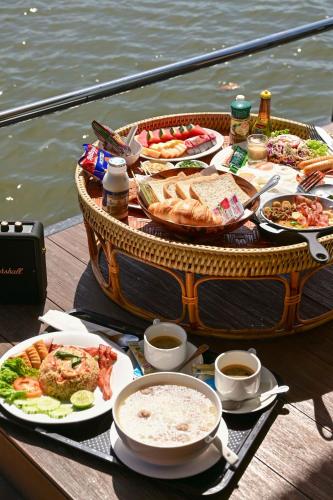 Mad på resortet eller i nærheden