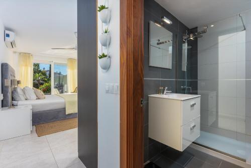 Beautiful 3BR with Garden & Pool Access