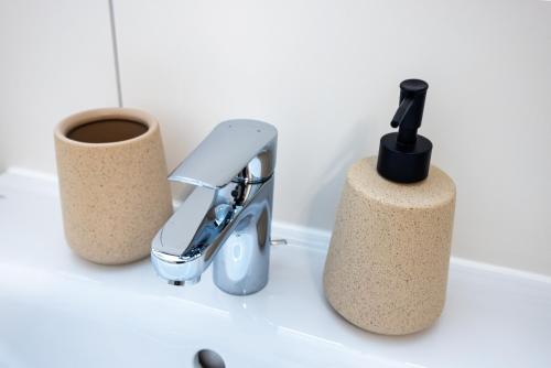 a sink with two cups and a faucet at Ferienwohnung für 4 Mayschoß Küche WiFi TV Parken in Mayschoß