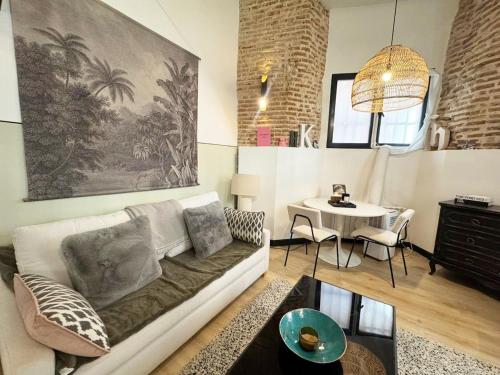 La Vida Malasana Central Apartment for 4 Guests