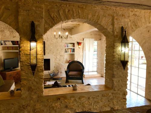 a living room with an archway in a stone wall at Riad Pura Vida II in Essaouira