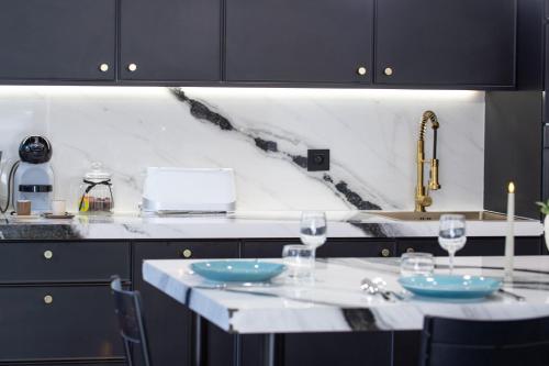 Nhà bếp/bếp nhỏ tại MAURA - Maison Mentonnaise - Parking - Terrasse