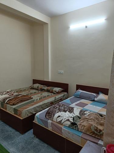 Postel nebo postele na pokoji v ubytování Gaurav Homestay