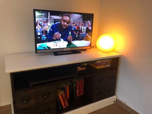 Et tv og/eller underholdning på Ferienhaus Dünenwald 2