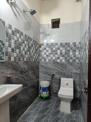 Koupelna v ubytování Gaurav Homestay