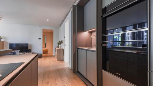 Modern 2BDR Apartment with Garage by LovelyStay